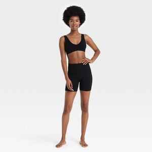 Reversible Seamless Bralette and Seamless Ribbed Bike Shorts